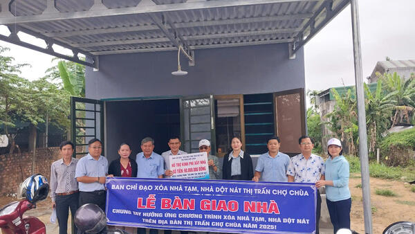 Nghiệm thu bàn giao đưa vào sử dụng nhà ở cho các hộ thuộc Chương trình xoá nhà tam, nhà dột nát trên địa bàn thị trấn Chợ Chùa